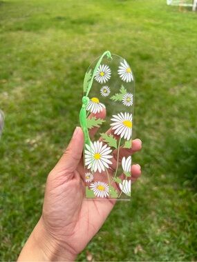 Clear Daisy Acrylic Bookmark with Green Tassel